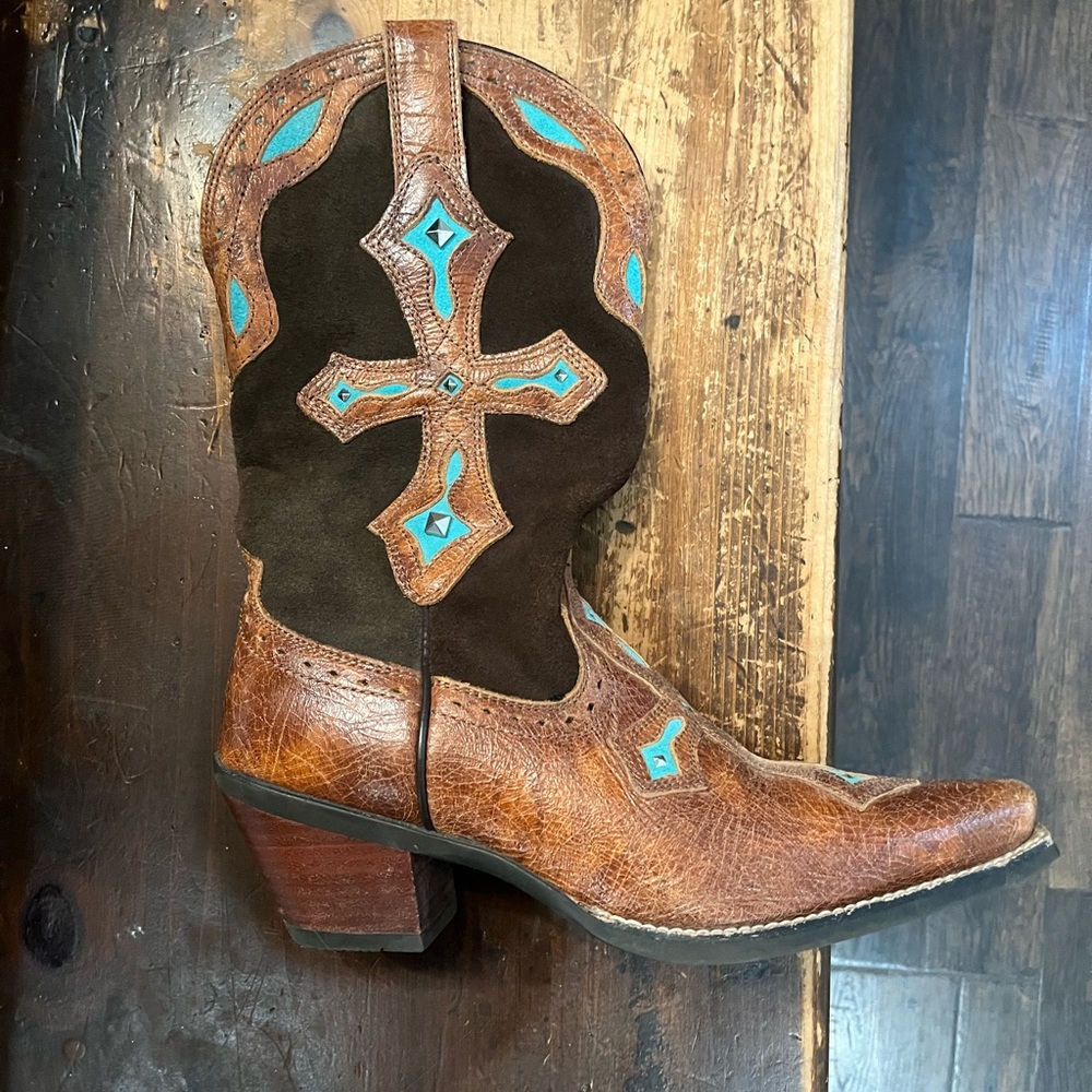Ariat Style 10007857 cowgirl boot new without tags